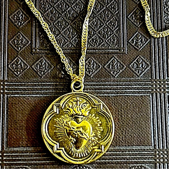 Petals Jewelry Jewelry - Gold Sacred Heart Pendant Necklace 16 inch